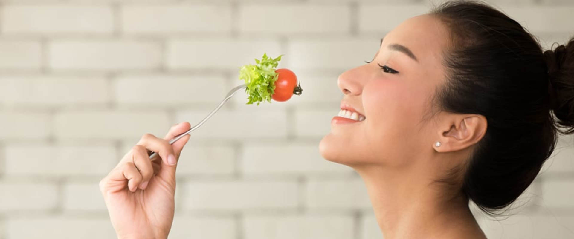 Eating Slowly and Mindfully: How to Manage Food Cravings and Improve Your Health