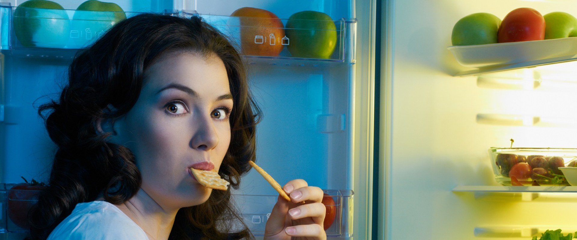 Avoiding Mindless Snacking: Practical Tips for Overcoming Food Cravings